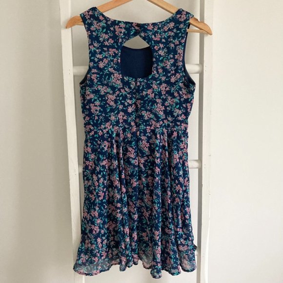 Adorable Blue Floral Sundress with Open Back Detail Sheer Overlay and Slip Small - Picture 4 of 6